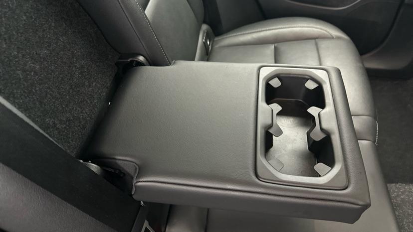 Rear Armrest/ Cup Holder