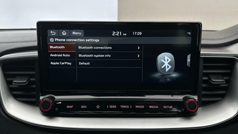 Bluetooth / Apple CarPlay / Android Auto 