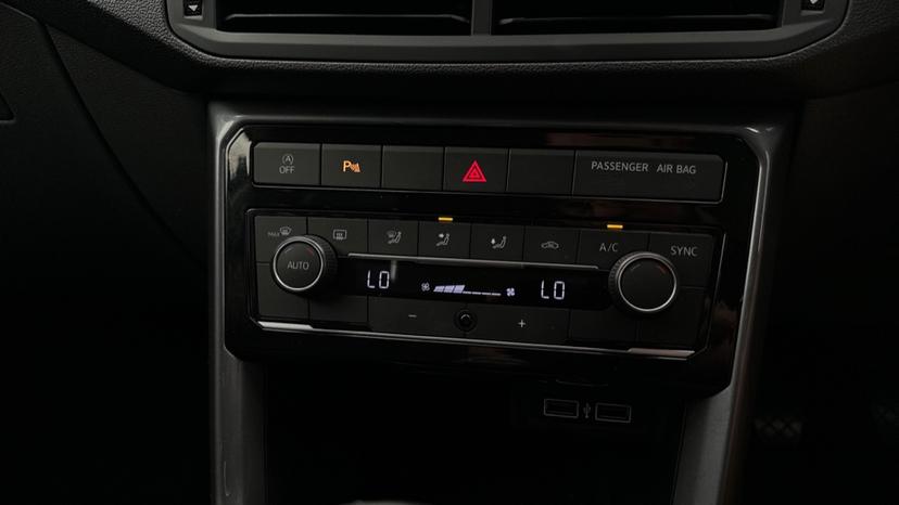 Dual Climate Control/Air Conditioning/Auto Stop/Start