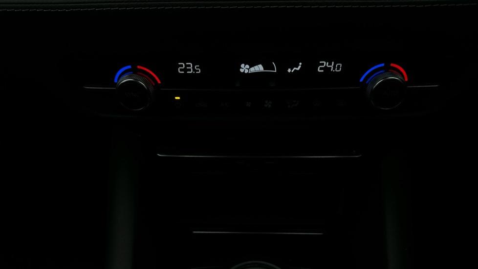 Air Conditioning /Dual Climate Control 