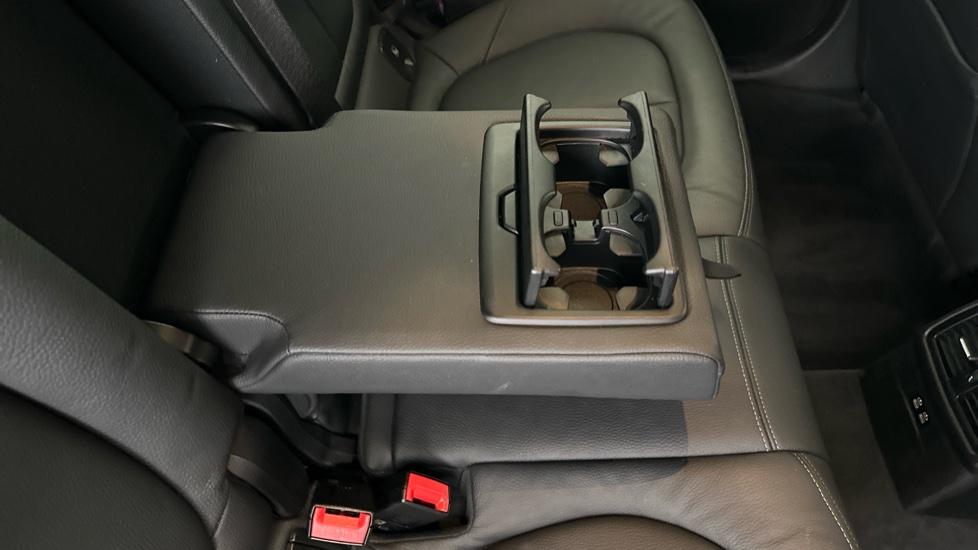 Rear Armrest/ Cup Holder