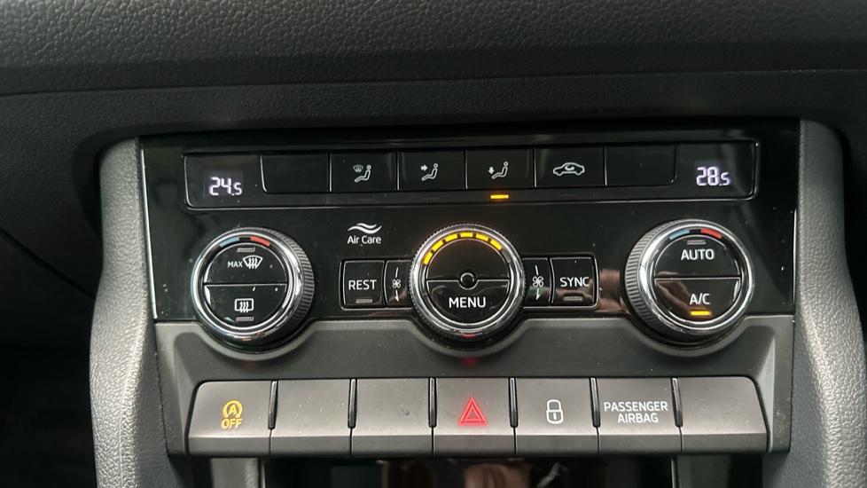 Air Conditioning /Dual Climate Control  /Auto Stop/Start 