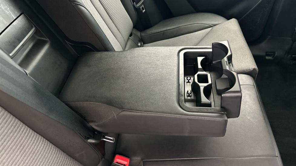 Rear Armrest/ Cup Holder