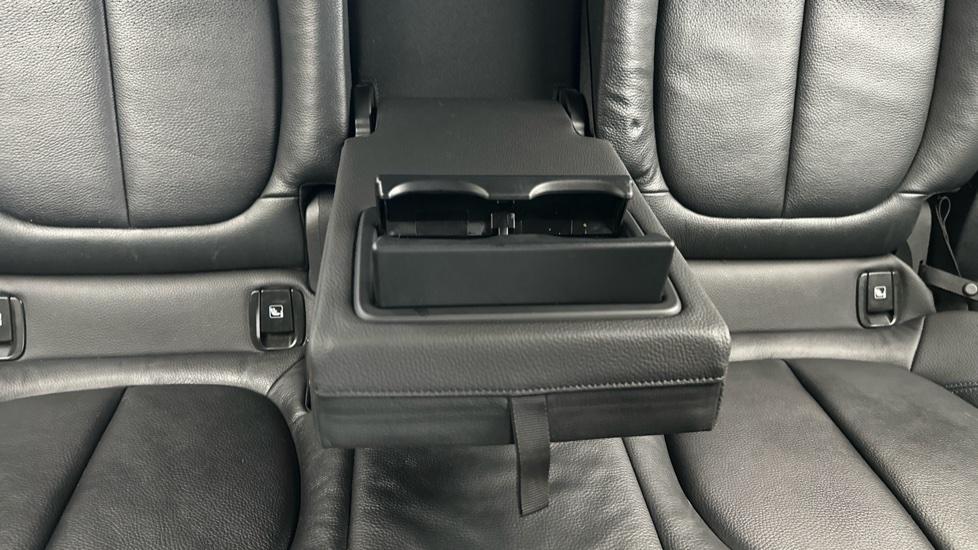 Rear Armrest/ Cup Holder