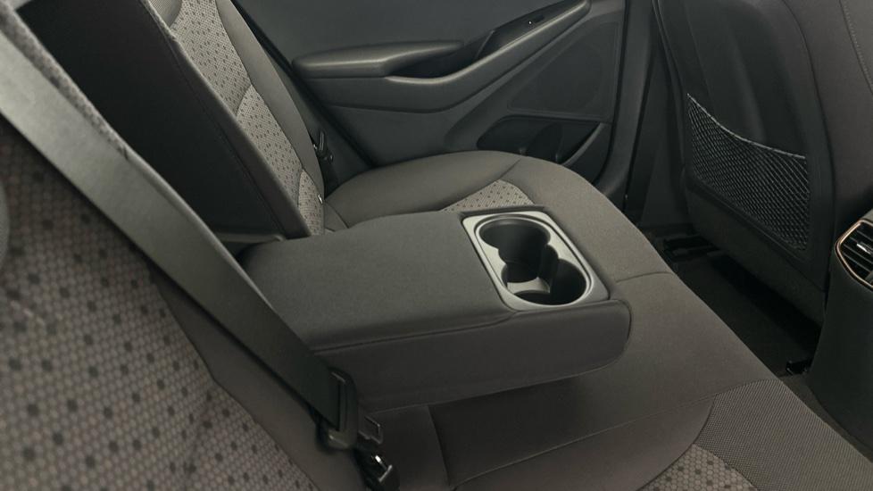 Rear Armrest/ Cup Holder