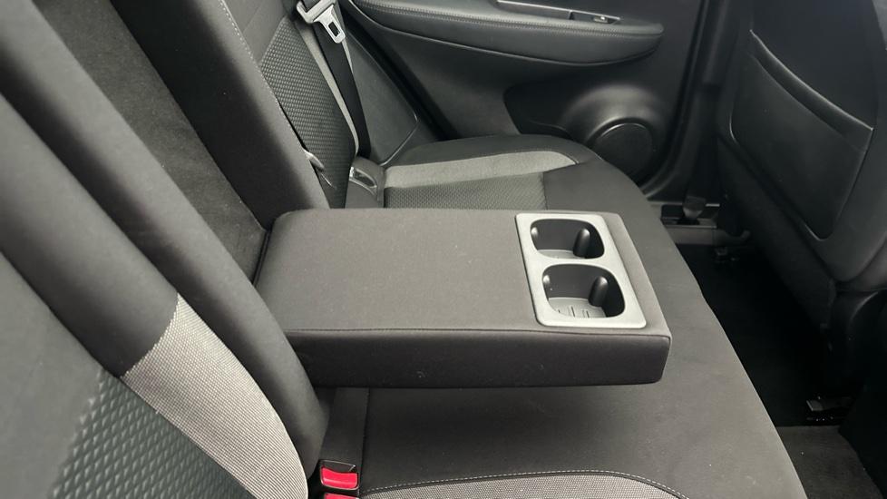 Rear Armrest/ Cup Holder