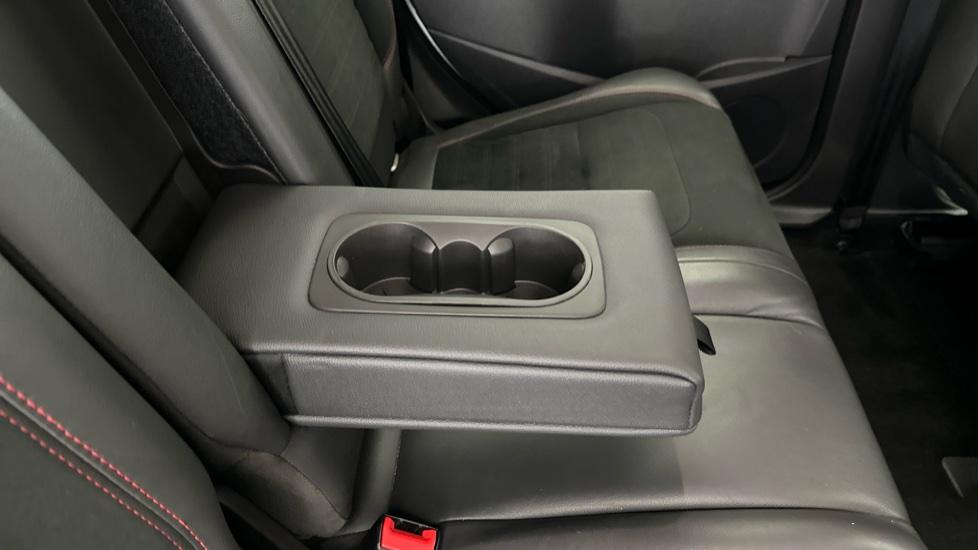 Rear Armrest/ Cup Holder