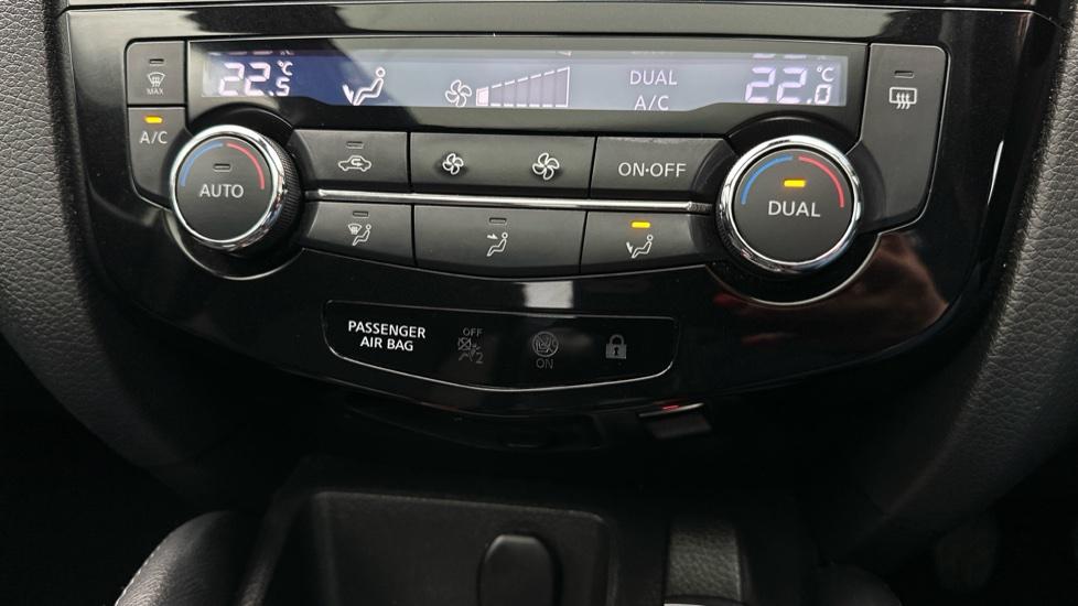 Dual Climate Control  / Air Conditioning 