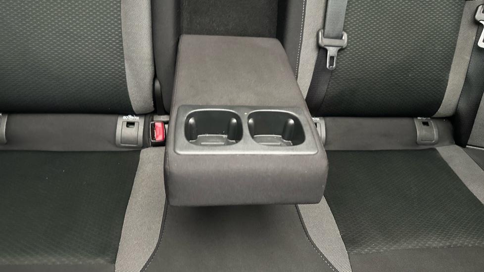 Rear Armrest/ Cup Holder