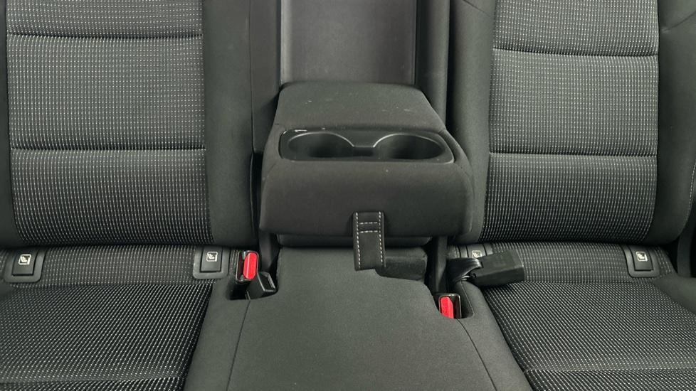 Rear Armrest/ Cup Holder