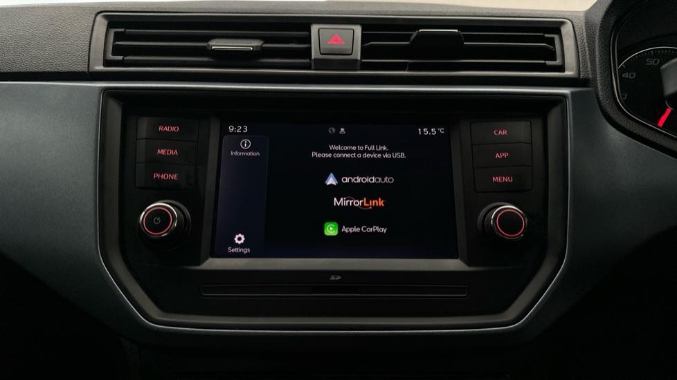 Apple Car Play & Android Auto