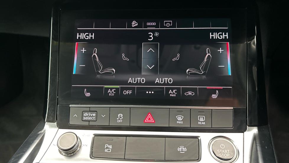 Dual Climate Control / Air Conditioning / Heated Seats 