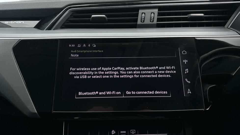 Apple CarPlay / Bluetooth 