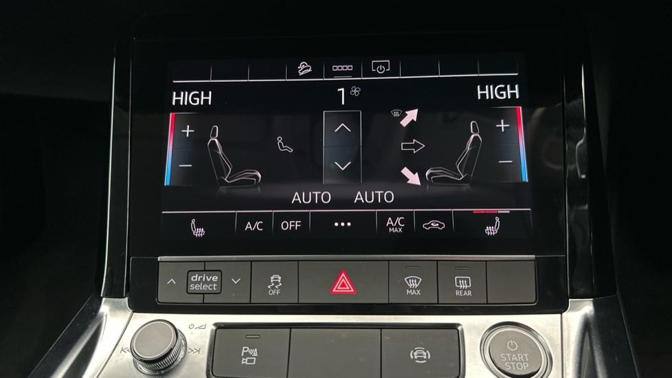 Dual Climate Control / Air Conditioning / Heated Seats 