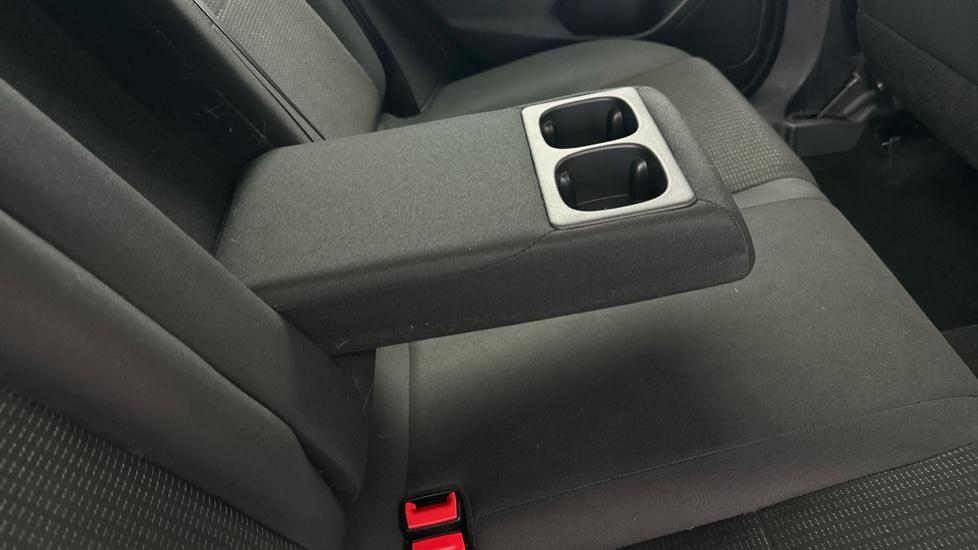 Rear Armrest/ Cup Holder