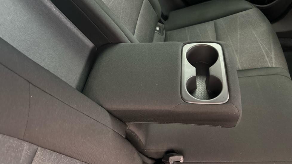 Rear Armrest/ Cup Holder