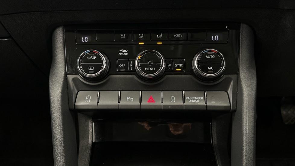 Dual Climate Control / Air Conditioning / Auto Stop/Start