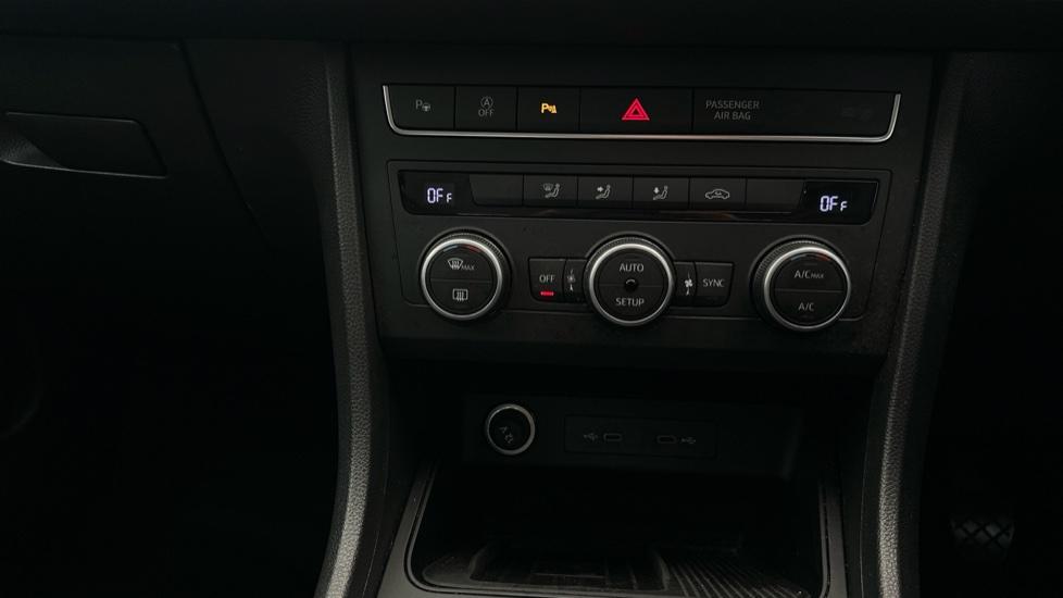 Air Conditioning /Dual Climate Control 