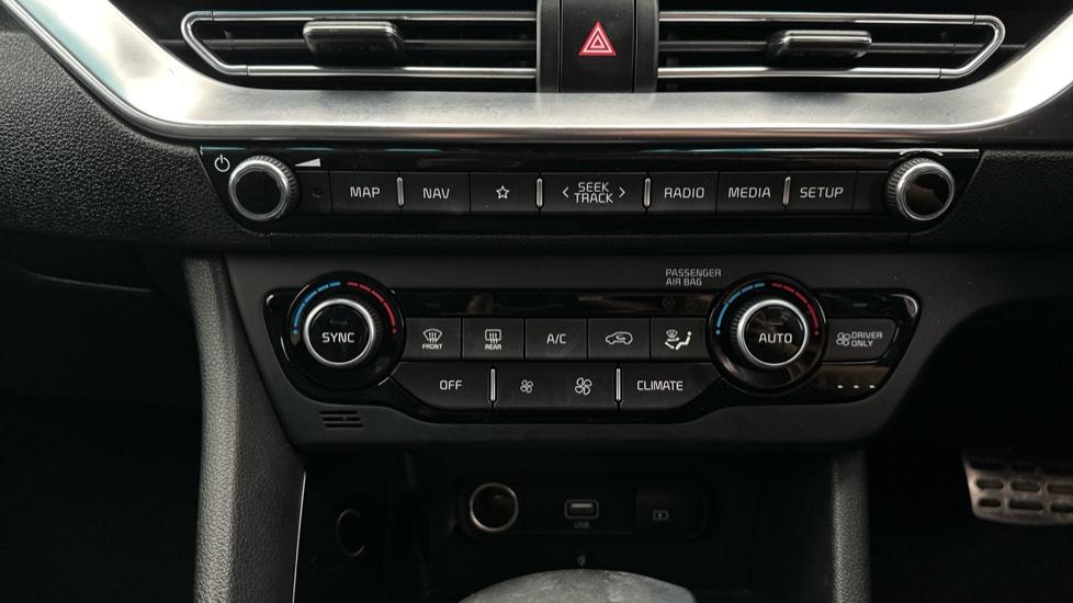 Air Conditioning /Dual Climate Control 