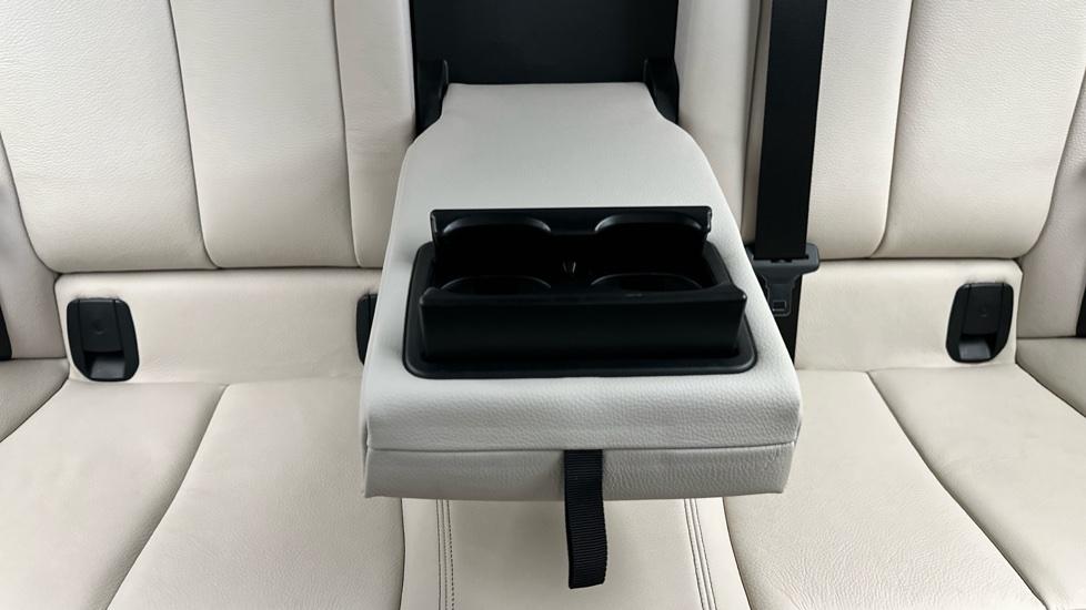 Rear Armrest/ Cup Holder