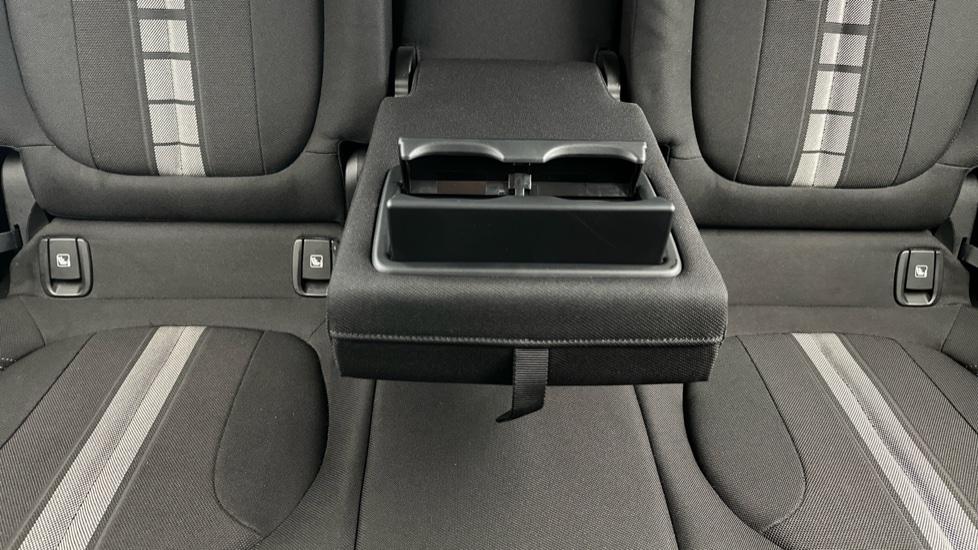 Rear Armrest/ Cup Holder