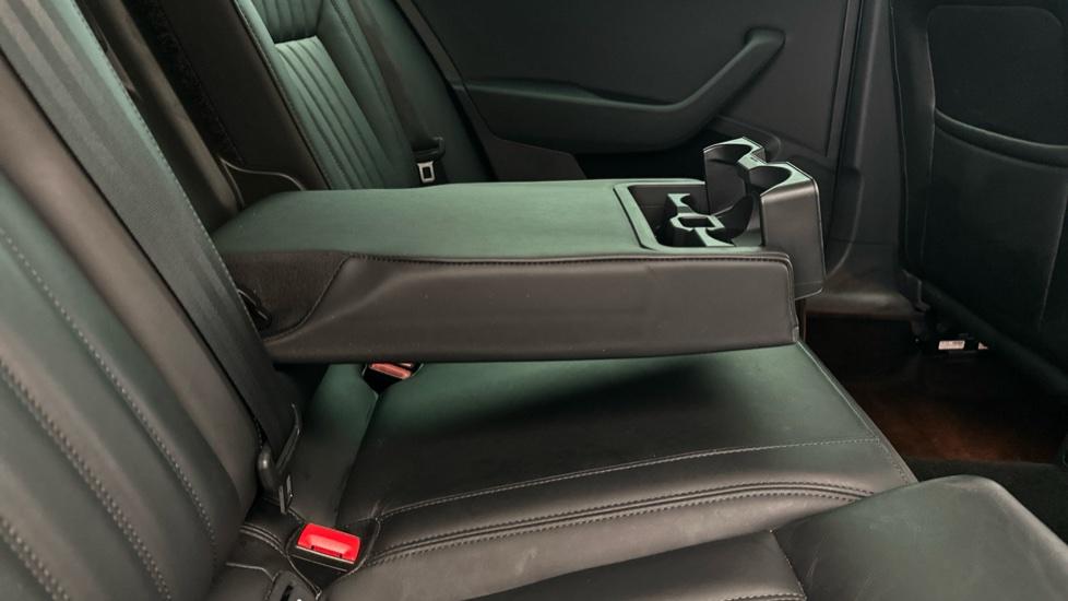 Rear Armrest/ Cup Holder