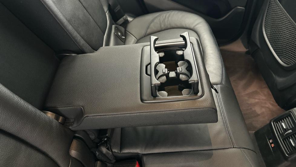 Rear Armrest/ Cup Holder