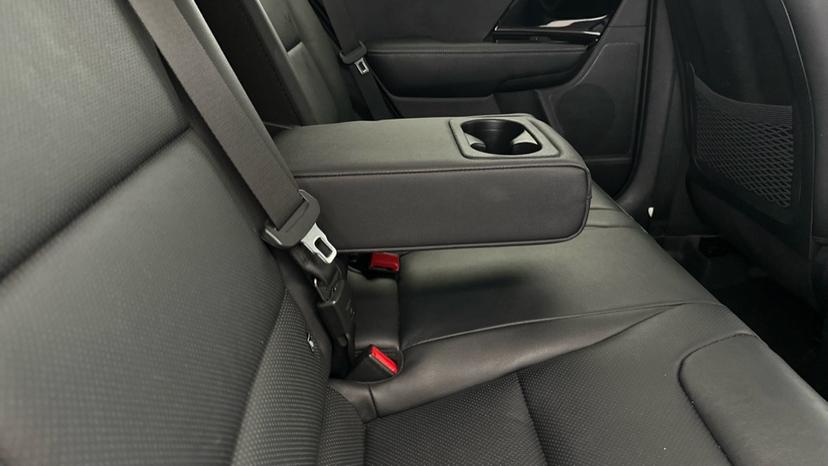 Rear Armrest/ Cup Holder