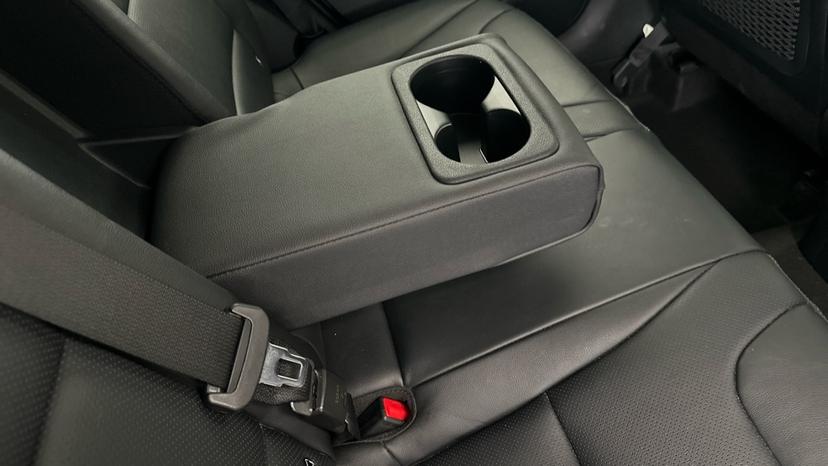 Rear Armrest/ Cup Holder