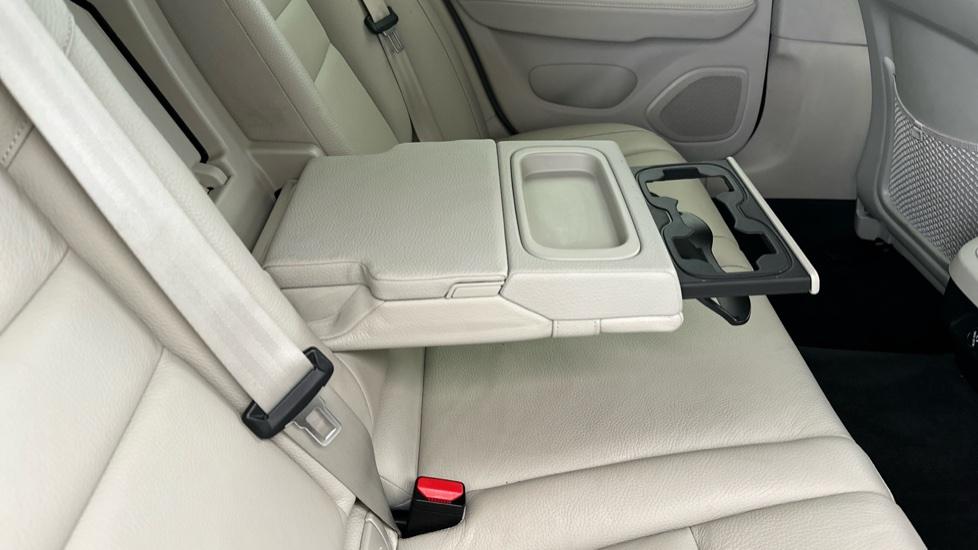 Rear Armrest/ Cup Holder