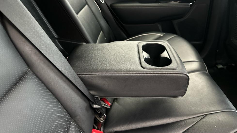 Rear Armrest/ Cup Holder