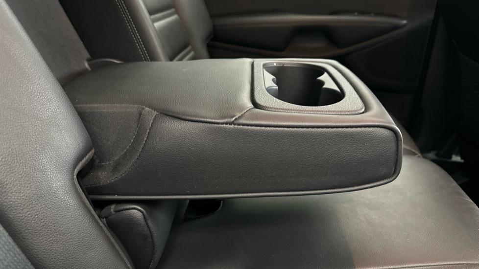 Rear Armrest/ Cup Holder