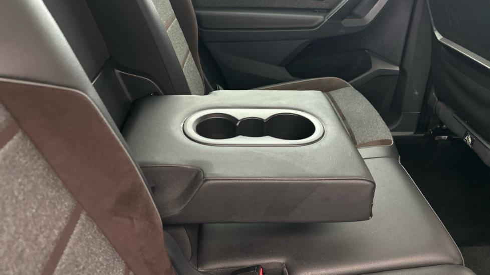 Rear Armrest/ Cup Holder