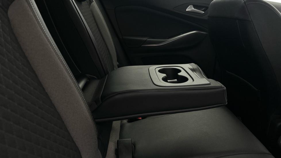 Rear Armrest/ Cup Holder