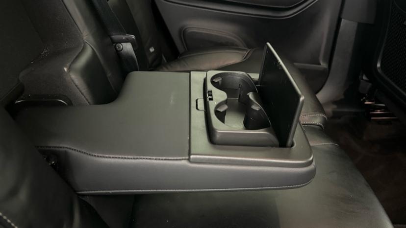 Rear Armrest/ Cup Holder