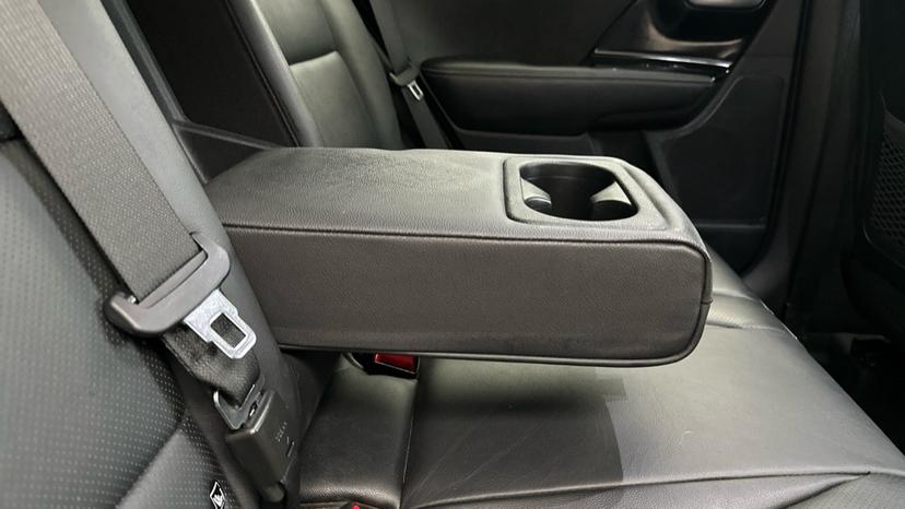 Rear Armrest/ Cup Holder