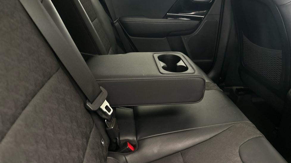 Rear Armrest/ Cup Holder