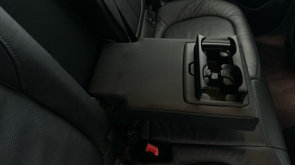 Rear Armrest/ Cup Holder