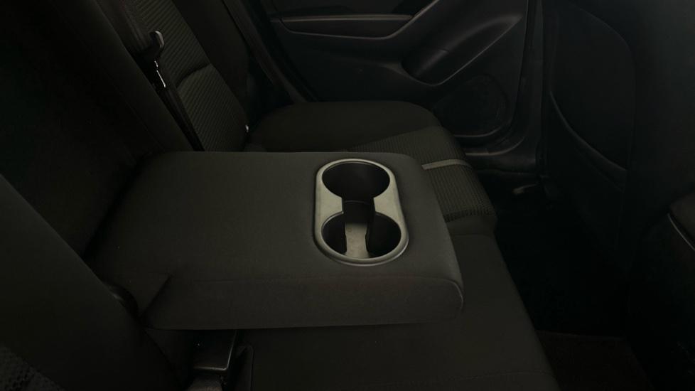 Rear Armrest/ Cup Holder