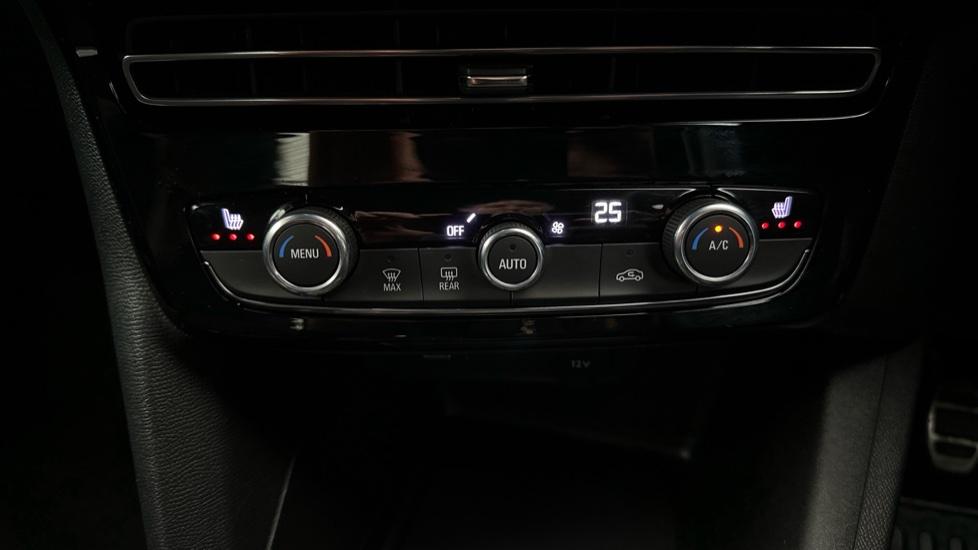 Air Conditioning /Dual Climate Control /Heated Seats 