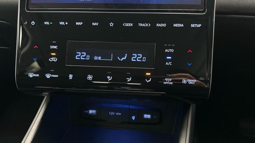 Dual Climate Control  / Air Conditioning 