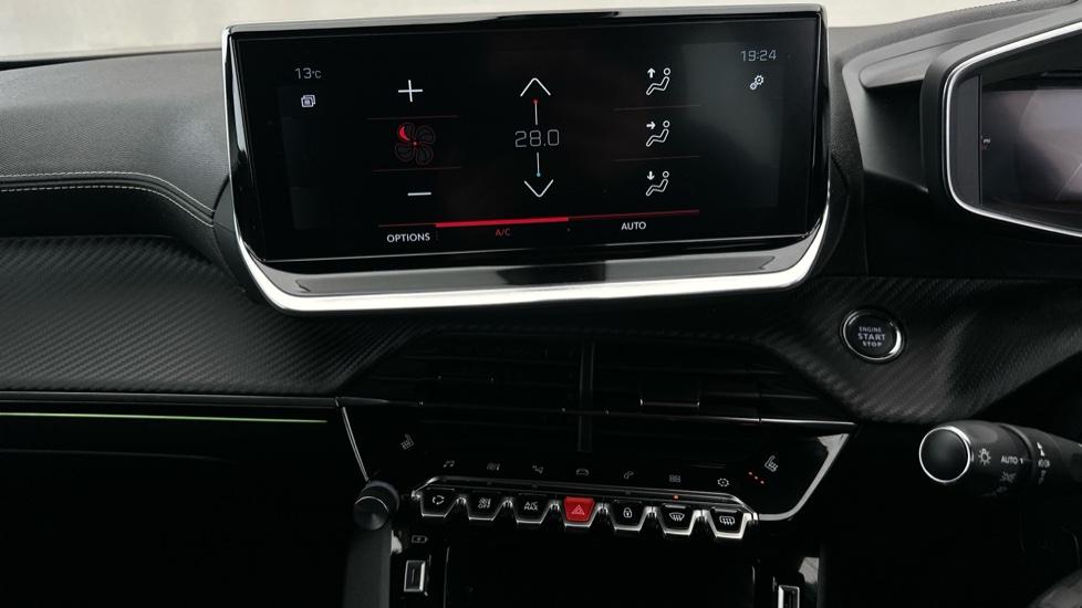 Air Conditioning / Heated Seats 