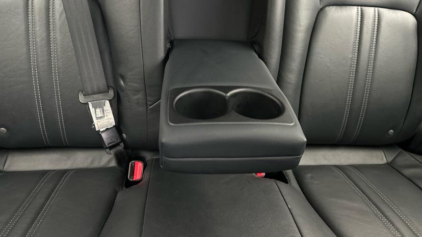 Rear Armrest/ Cup Holder