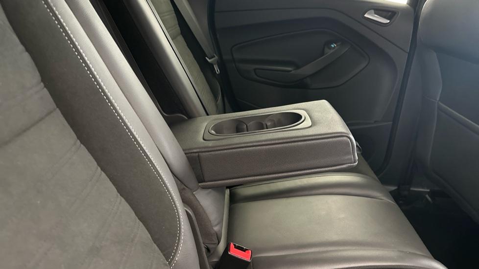 Rear Armrest/ Cup Holder