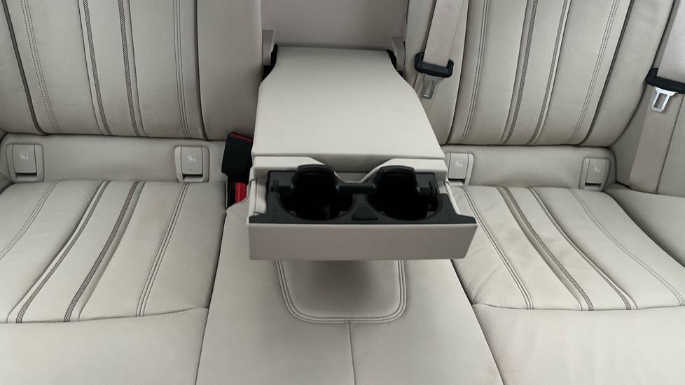 Rear Armrest/ Cup Holder