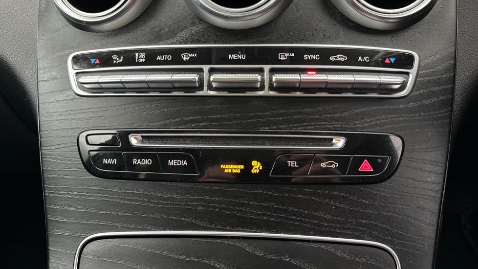 Dual Climate Control / Air Conditioning 