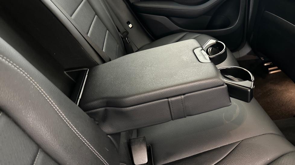 Rear Armrest/ Cup Holder