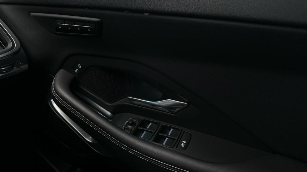 Electric Windows / Wing Mirrors / Memory Seats 