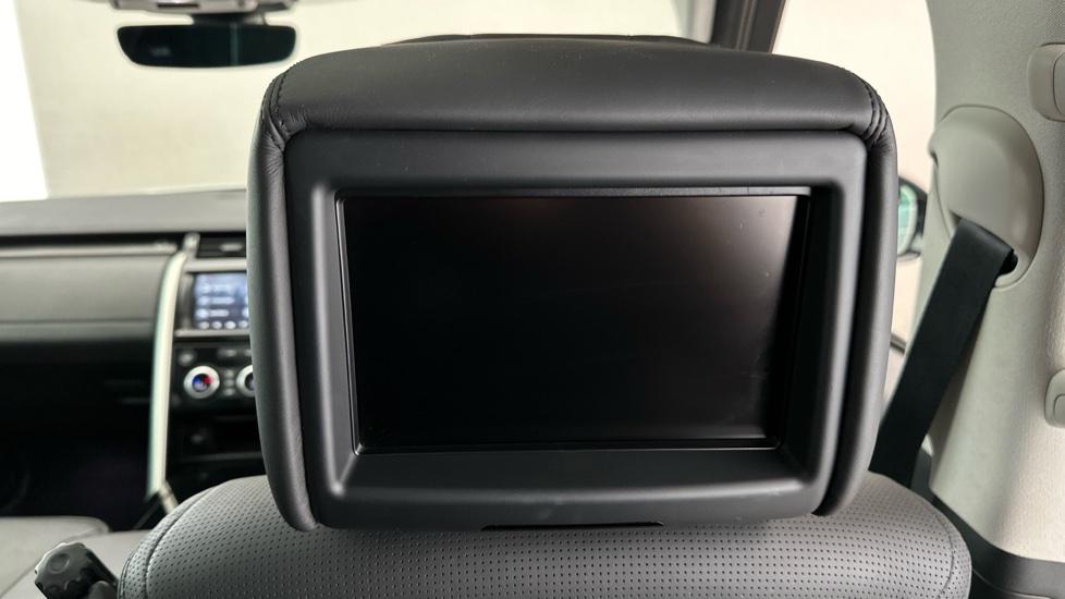 Rear entertainment unit 