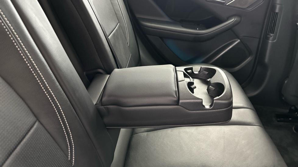 Rear Armrest/ Cup Holder